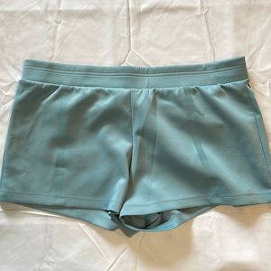 Fabletics shorts size XXL, blue and in great condition.